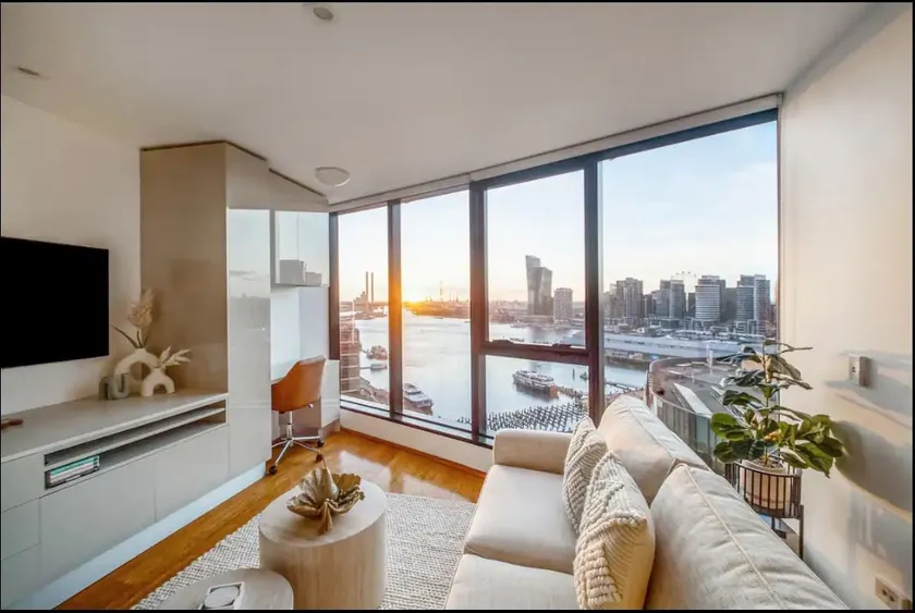 Breathtaking Harbour Views - Image 1