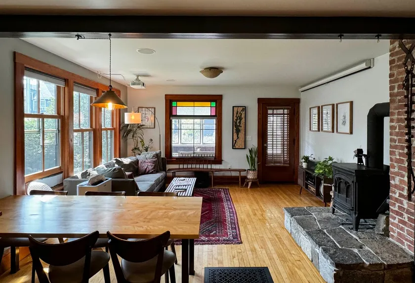 Cozy Apartment with Historic Charm - Image 1