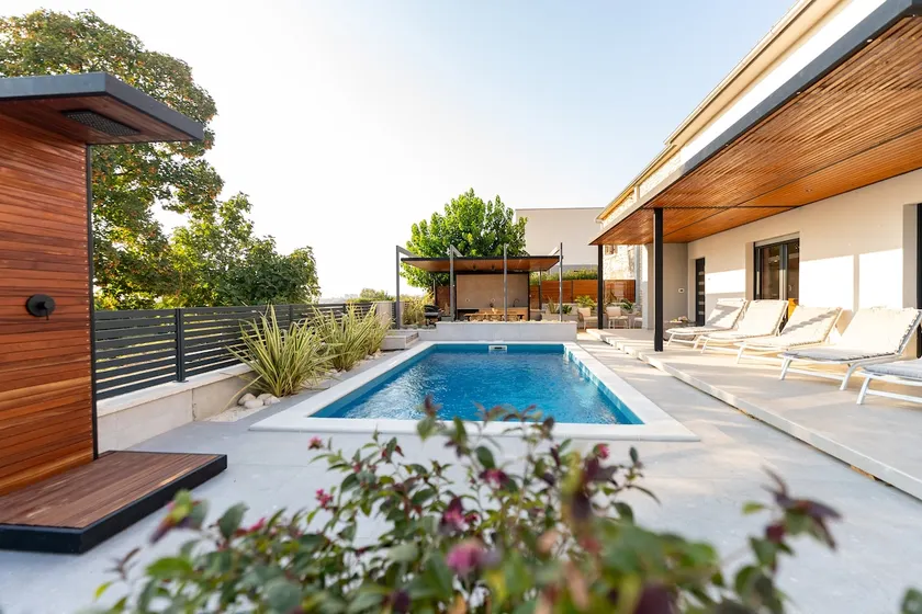 The Light On The Hill-Elegant serenity&heated pool - Image 1