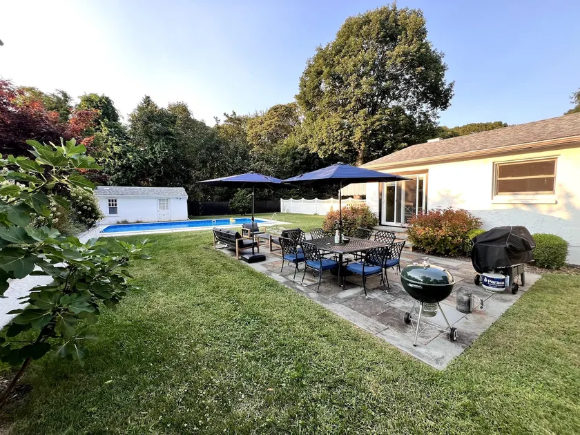 Charming North Fork escape by the beach - Image 1