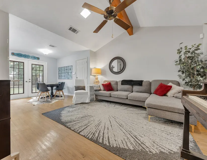 Cozy and Convenient 2 Bdrm, 2 Bath Home - Image 1
