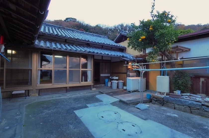 Enjoy Shikashima, protected by a 1200-year-old camphor tree - Image 1