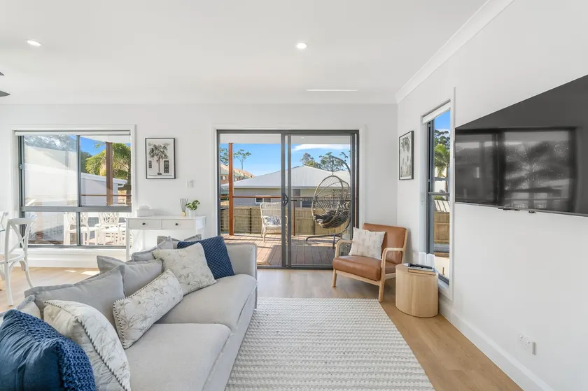 Bay Breeze Beachhouse - Image 1