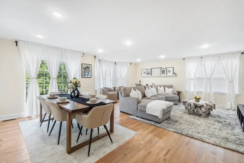 Chic 3BR Home Near Airport FIFA World Cup & NYC - Image 1