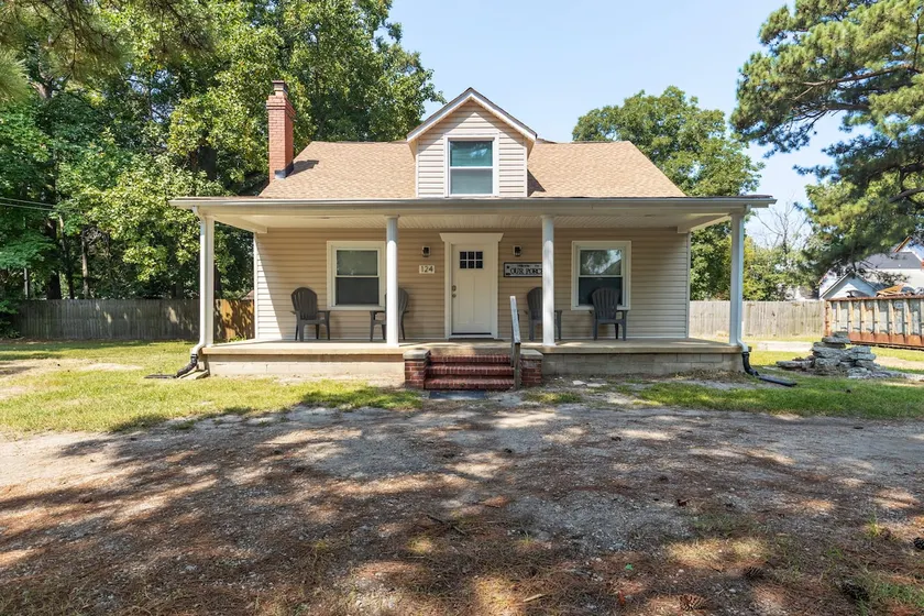 Big Family Getaway - Walk to the Beach! Sleeps 10! - Image 1