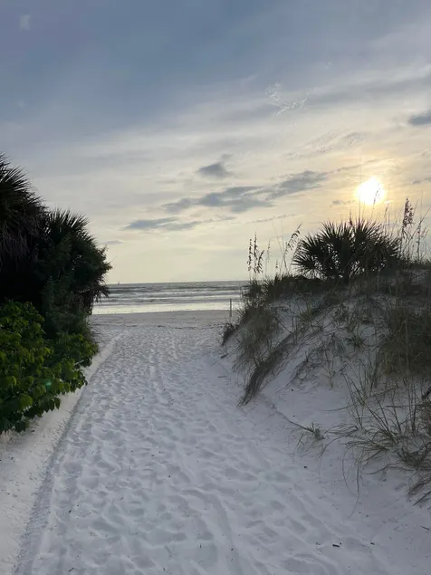 Beach Cottage Siesta Key Prime Location & Htd Pool - Image 1