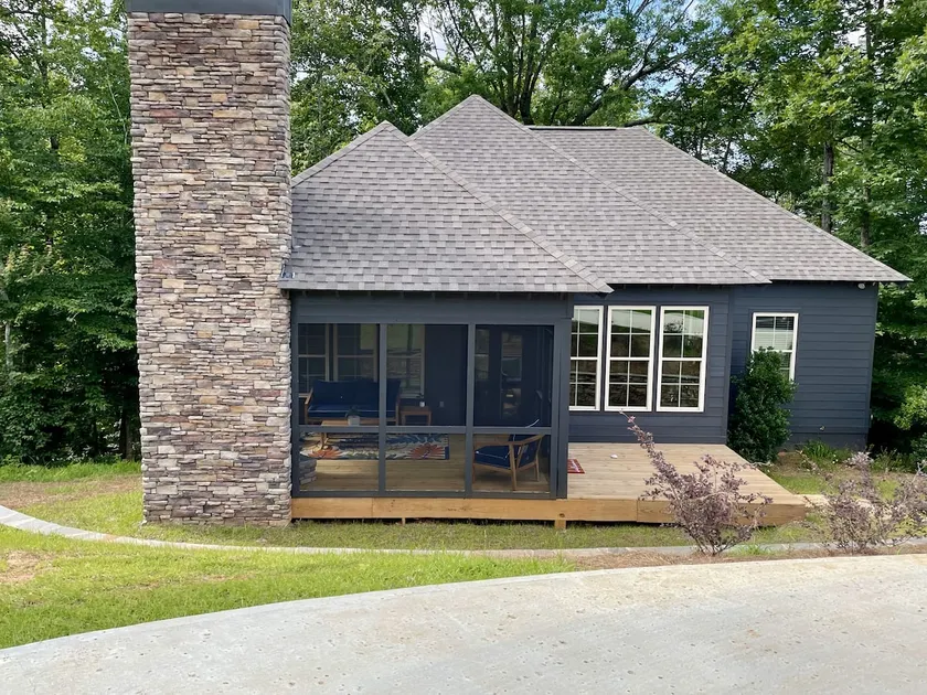 Cozy Cabin in Lake Community - Image 1
