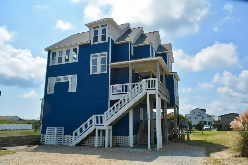 2mins2beach-Oceanside-Views-HotTub-Pool-GameRoom - Image 1