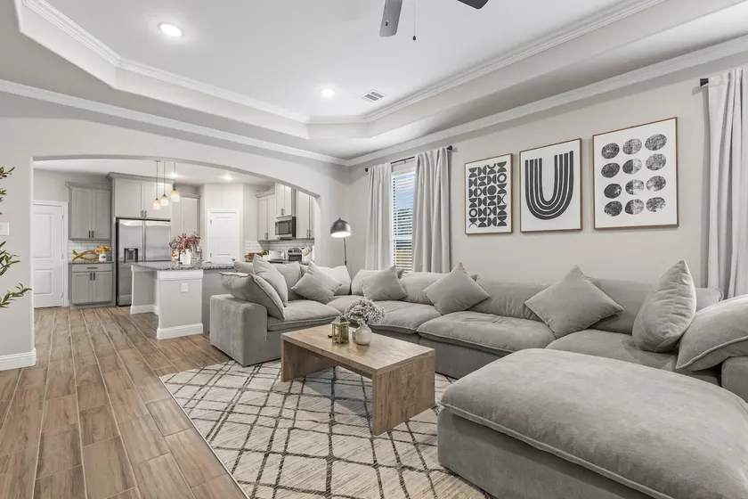 4B/2.5B Modern Home by ATT, 6flags, DFW, Downtown - Image 1