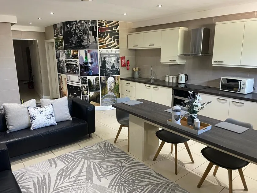 Luxury fully equipped apartment for 5 people - Image 1
