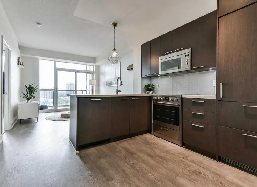 Chic 2-bedroom Condo at Yonge & Sheppard - Image 1