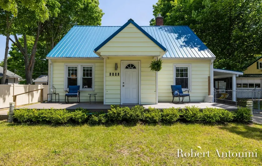 Lake Harbor Haven - Image 1
