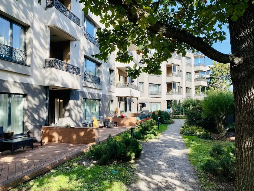 Prime Haven Near Sea & Park, Free Parking, Terrace - Image 1