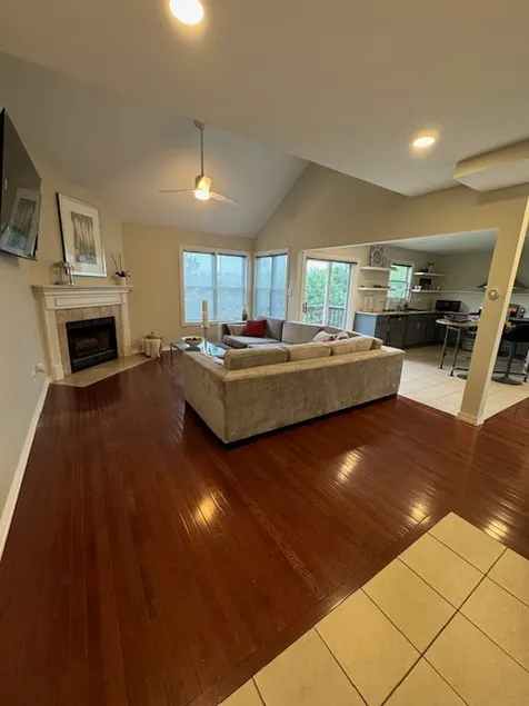 Bon Mansion 20mins to downtown chgo 2 blks Metra - Image 1