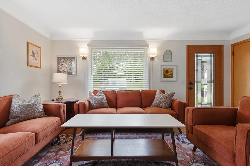 Comfy Cozy 4 Bed 2 Bath - Image 1