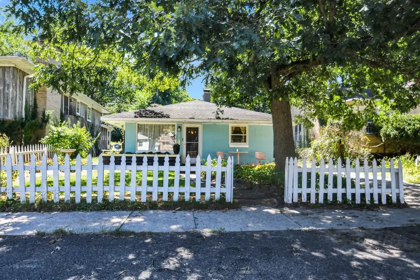 Mid-Century Beach Oasis - Image 1