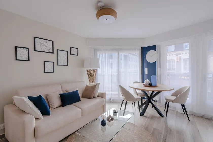 Apartment with parking on Place de Morny - Image 1