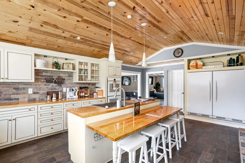 Sleeps 10+/Batting Cage/Theater! - Image 1