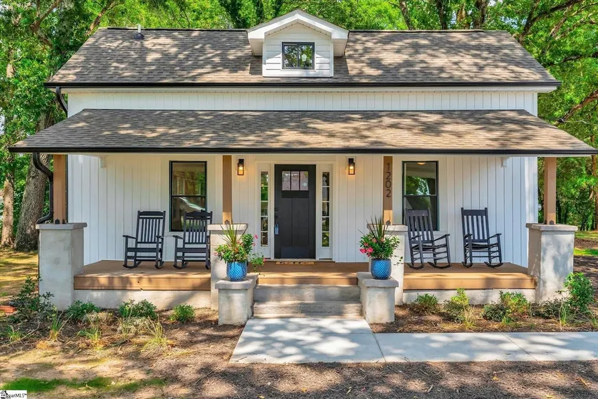 Farmhouse • Greenville • Clemson •Lakes•Upstate SC - Image 1