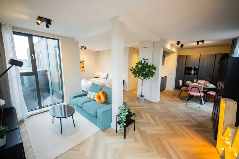 Sophisticated Penthouse Studio KS - Image 1