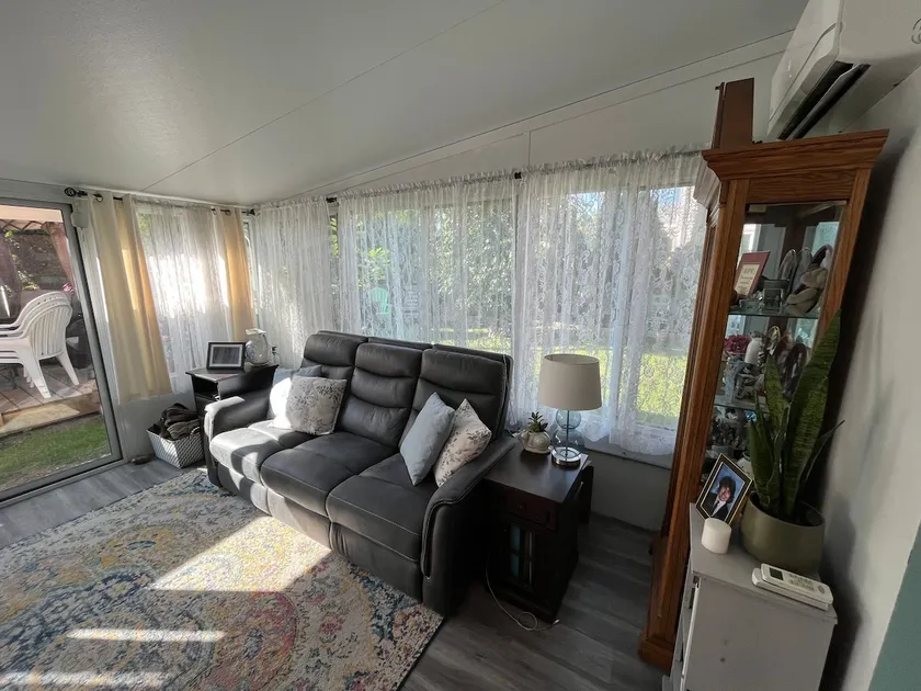 Beautiful apartment available - Image 1
