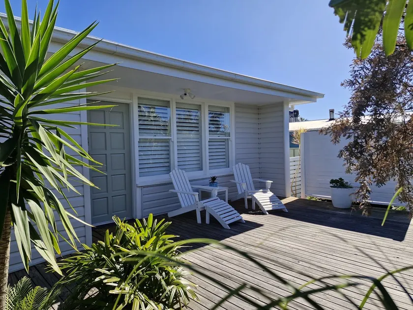 Caves Bungalow Coastal Beach Getaway - Image 1