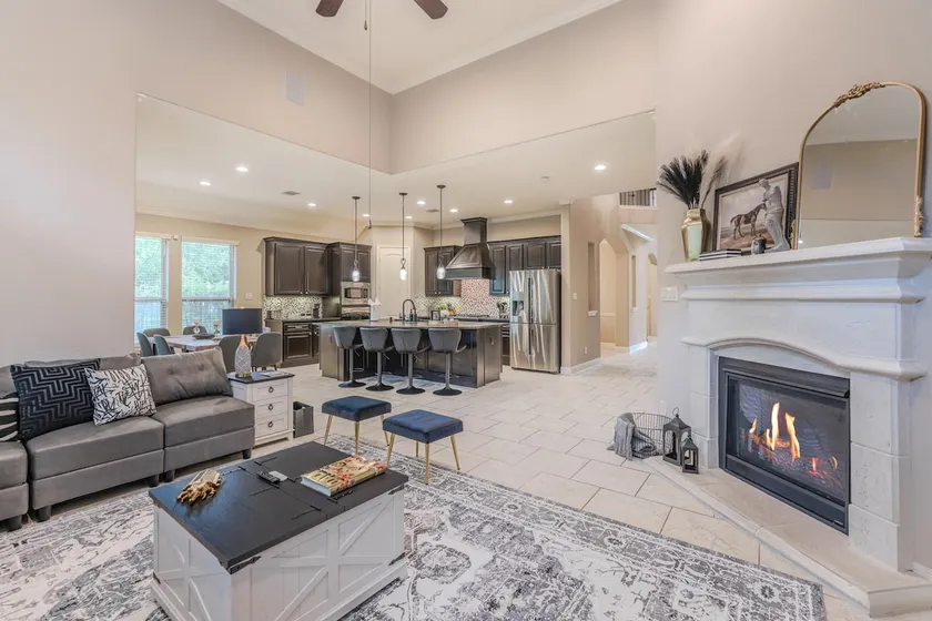 Woodlands Elegant Home, Patio, Studio & Kids Room - Image 1