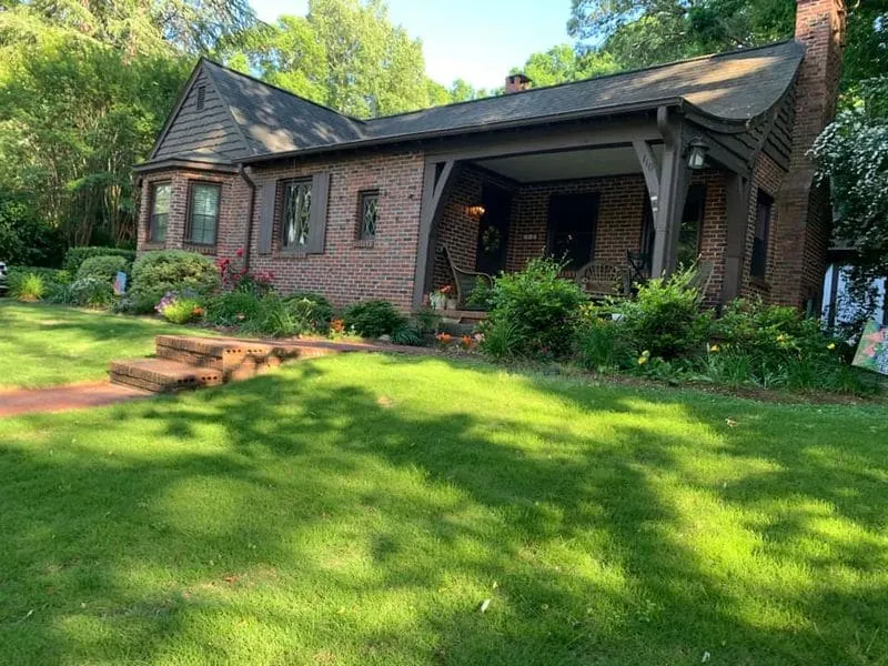 LOCaTION! DoWNTOWN CAmPUS! Historic Tudor! - Image 1