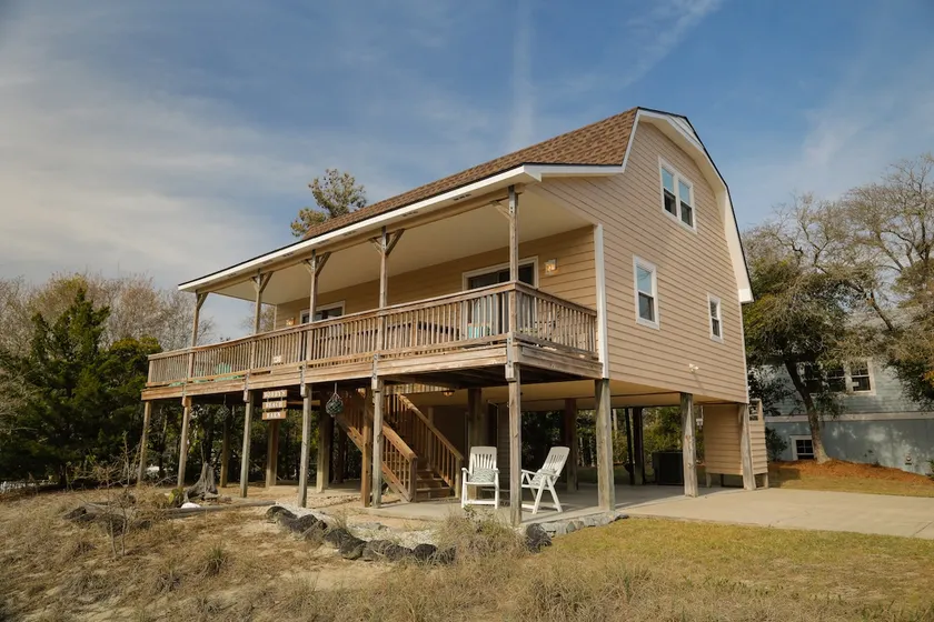Bobby's Beach Barn - Image 1