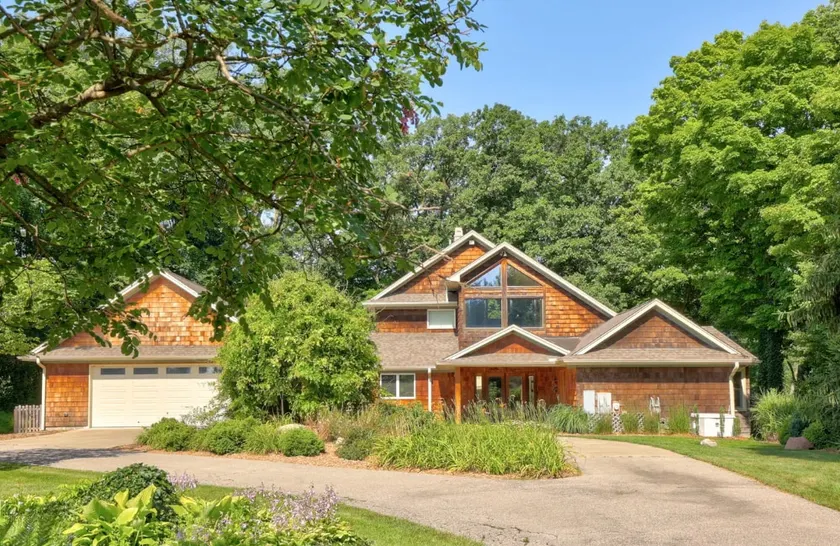 Private retreat on Cass River near Frankenmuth - Image 1