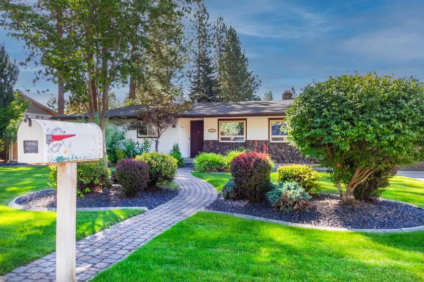Charming 3 Bed, 2 and a half Bath Family Oasis - P - Image 1