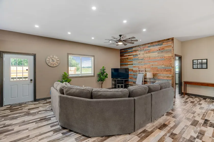 Raccoon Lake Retreat - Image 1