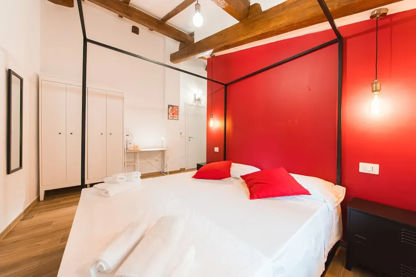 Red accommodation with 2 beds - Image 1