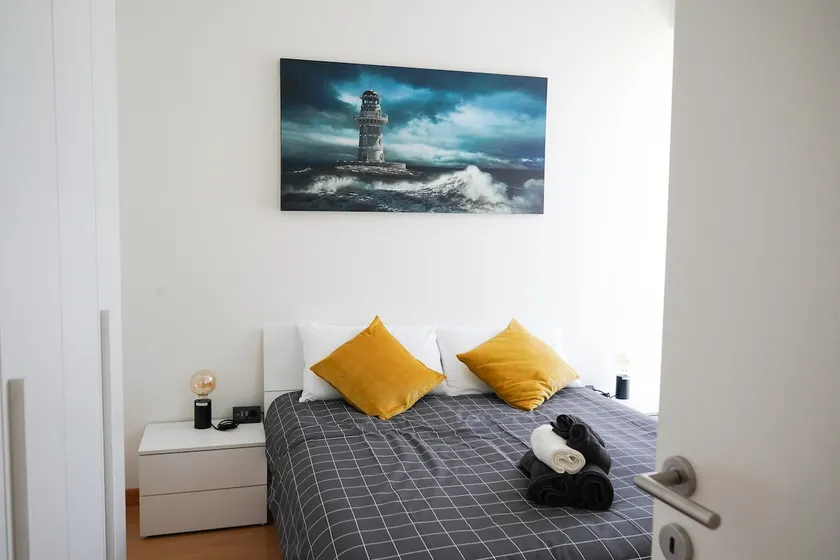 10 min from the Airport-Wifi-Free Parking - Image 1
