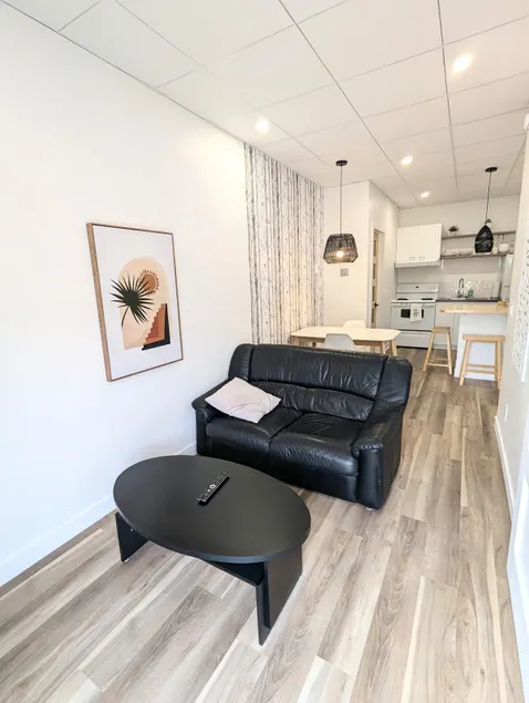 Bright all-inclusive apartment - Image 1