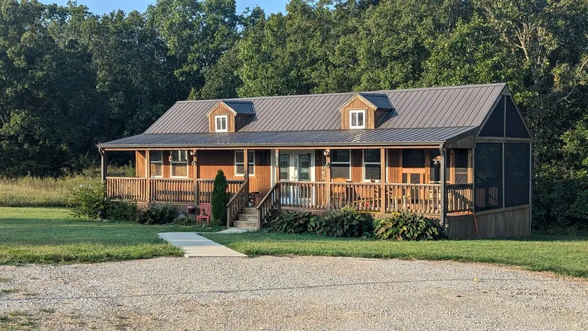 Cozy Cabin on 80 acres in The Ozarks, very unique! - Image 1