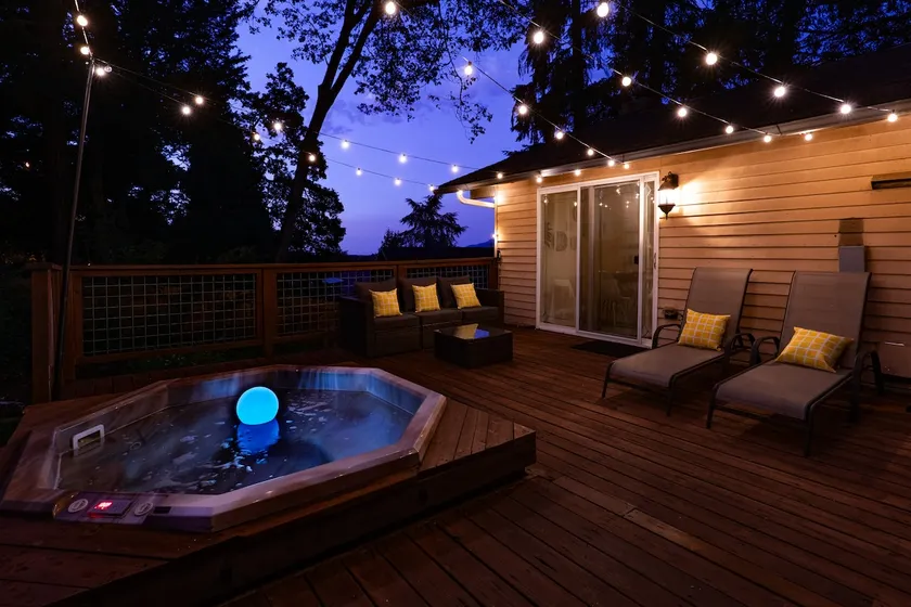 10% Off - Large Cozy Home w/ HotTub-10minsfromUofO - Image 1