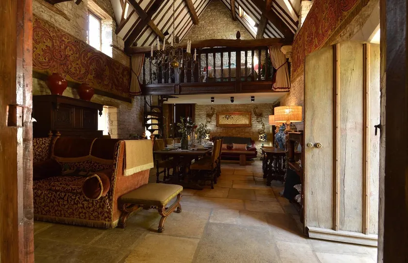 Chandlers, fabulous great hall in the heart of Castle combe - Image 1