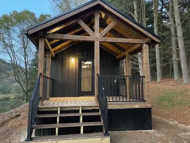Pine Grove Cabin - Image 1