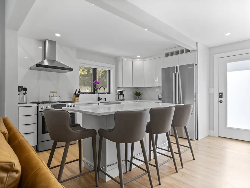 Stunning, New, 2BR Close Boston - Image 1
