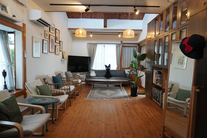 10 minutes by car from Ghibli Park | Sleeps 13 | 200 m² entire house, parking for 3 cars | ”Villa and Atelier”, an art museum where you can stay - Image 1