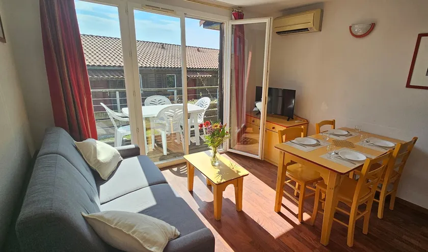 Quiet 2-room apartment, close to the thermal baths - Image 1
