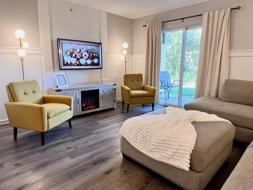 Chic Chateau-Less than 2 miles to the strip! - Image 1