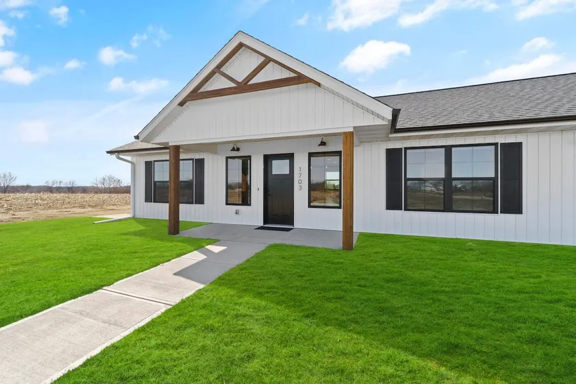 Country Club Cottages - 1703 - Image 1