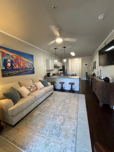 Walk to Campus and Downtown! - Image 1