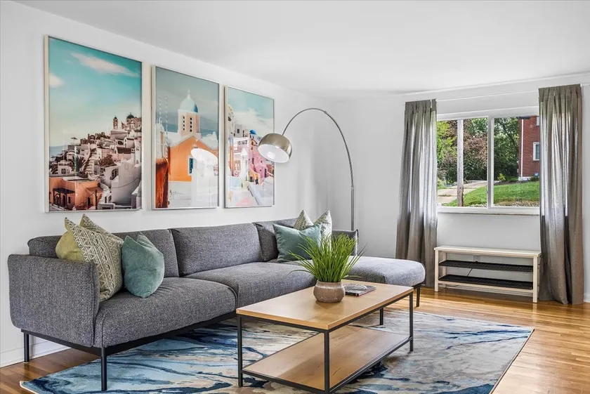 Family 4BR Home w Parking • 10 min to Stadiums - Image 1