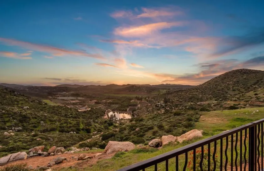 Breathtaking Retreat - Image 1
