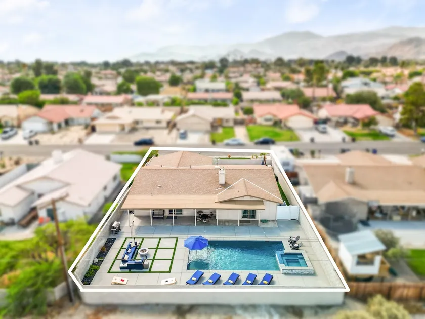 Desert Escape: HeatedPool&Spa+Putting Green+Games - Image 1