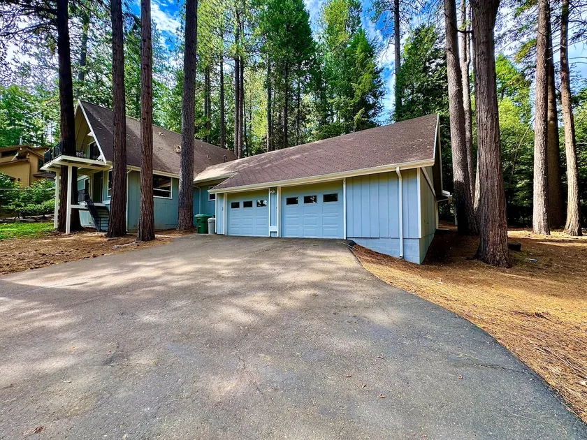 Treetop Cabin · Game Room · Fire Pit · Sleeps 8 - Image 1