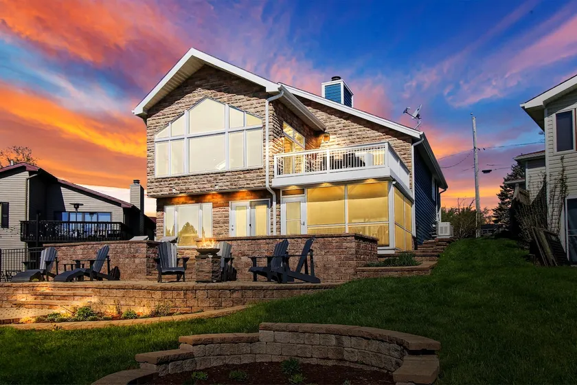 Blue Moon Lake House - Image 1